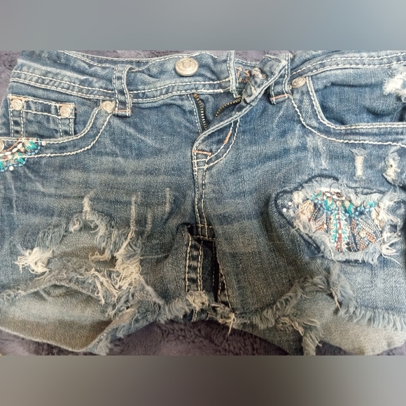 Grace in LA Shorts - Picture 3 of 5